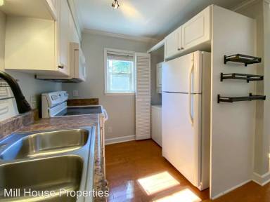 Main picture of 1513 E Franklin St