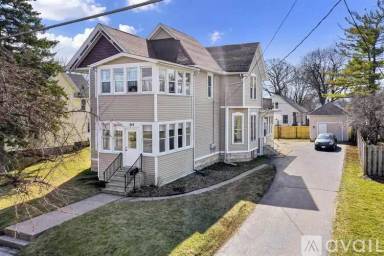 Main picture of 319 E Irving Ave