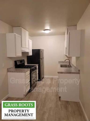 Main picture of 254 Racetrack St