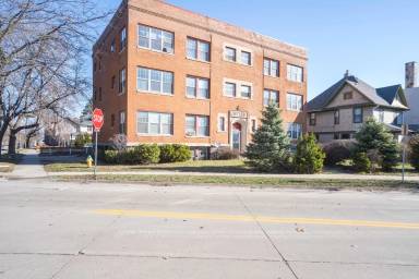 Main picture of 2419 Cottage Grove Ave