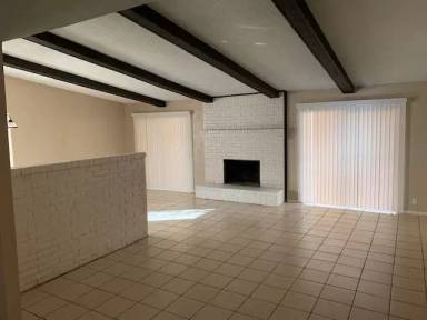 Main picture of 112 W Sycamore Ave