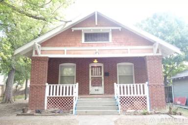 Main picture of 316 N Chautauqua Ave
