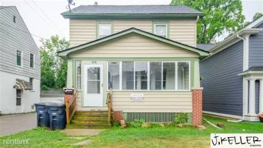 Main picture of 942 Woodlawn Ave