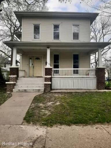 Main picture of 714 E 13th St