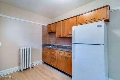 Main picture of 6326 N Artesian Ave
