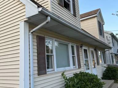 Main picture of 134 Laconia St