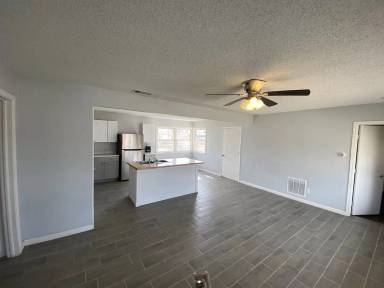Main picture of 1921 60th St