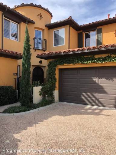 Main picture of 19 Lucania Dr