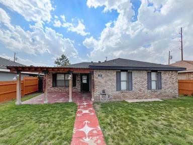 Main picture of 2917 N Flamingo Dr