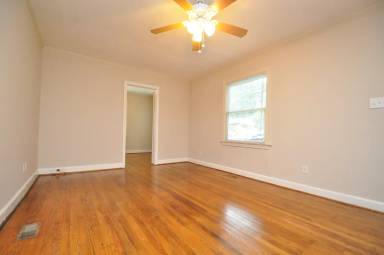 Main picture of 323 E Park St