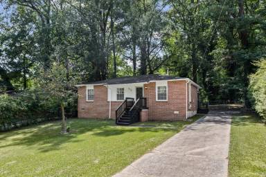 Main picture of 305 Banberry Dr SE