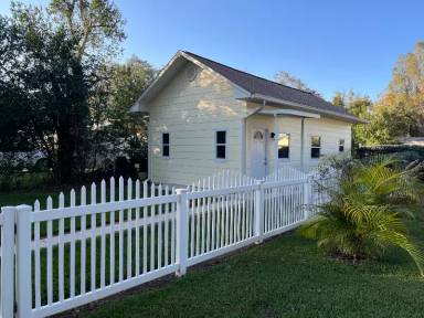 Main picture of 2020 Lee Dr