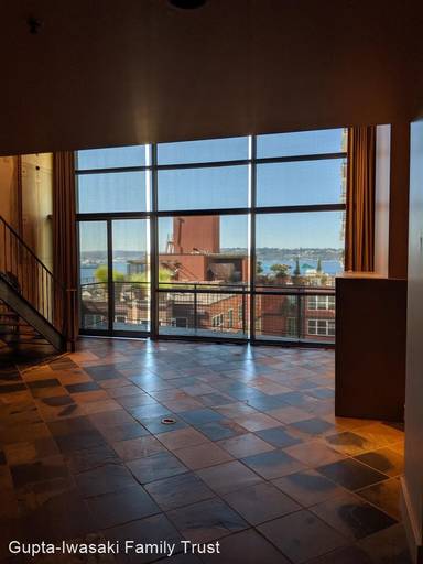 Main picture of 80 Vine St