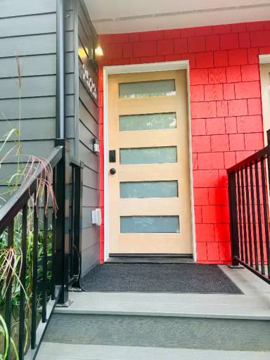 Main picture of 2523 S Washington St