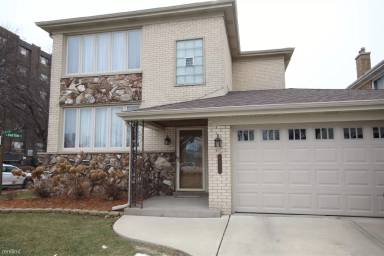 Main picture of 8423 W Wilson Ave