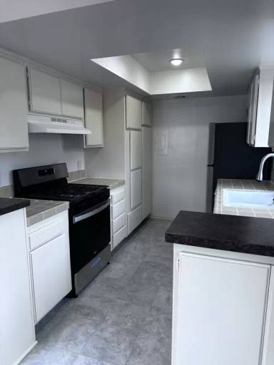 Main picture of 135 N Swall Dr