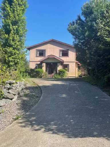 Main picture of 105 125th St E