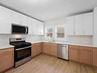 Main picture of 804 E Main St