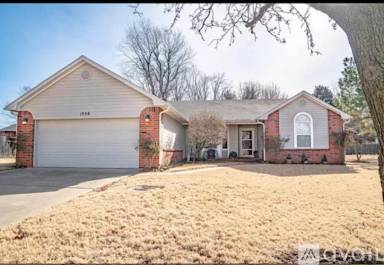 Main picture of 1558 N Stable Ave