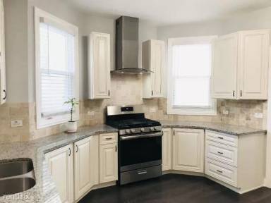 Main picture of 2824 N Ridgeway Ave