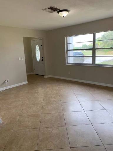 Main picture of 1255 E 10th St