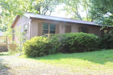 Main picture of 60 Charlotte Ln