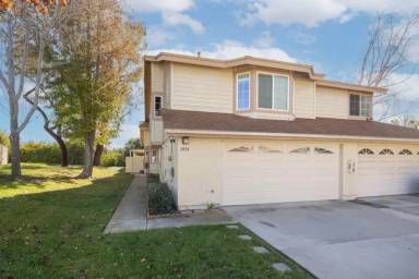Main picture of 2404 Manzana Way