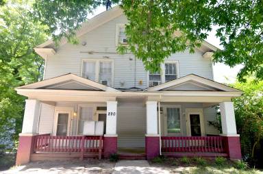 Main picture of 220 Cox Ave