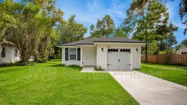 Main picture of 8008 Railroad Ave