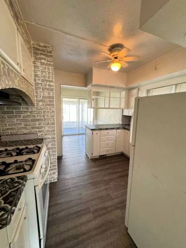 Main picture of 1732 Lincolnway E