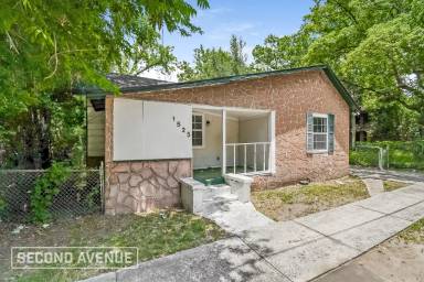 Main picture of 1525 W 33rd St