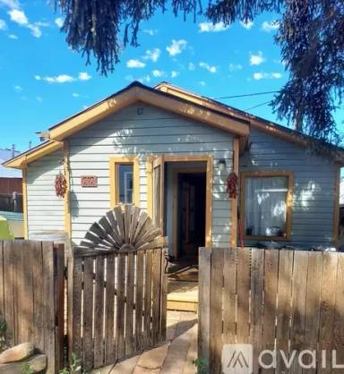 Main picture of 212 Aztec St