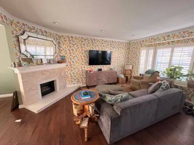 Main picture of 267 N Holliston Ave