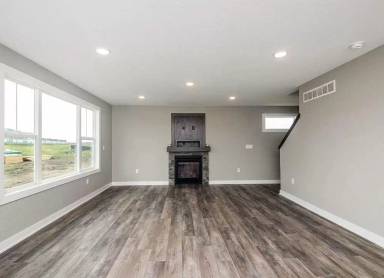 Main picture of 1815 NE Heritage Dr