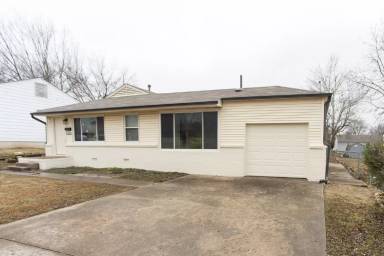 Main picture of 1926 W 47th Pl