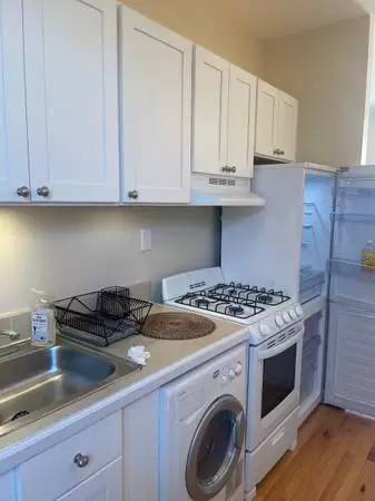 Main picture of 210 W 251st St