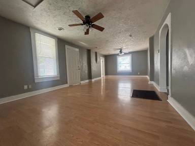 Main picture of 1043 E Blaine St