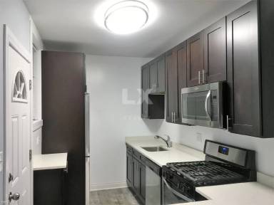 Main picture of 3429 N Marshfield Ave