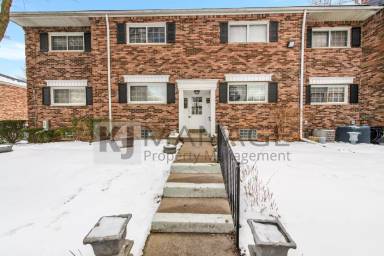 Main picture of 544 E Fox Hills Dr