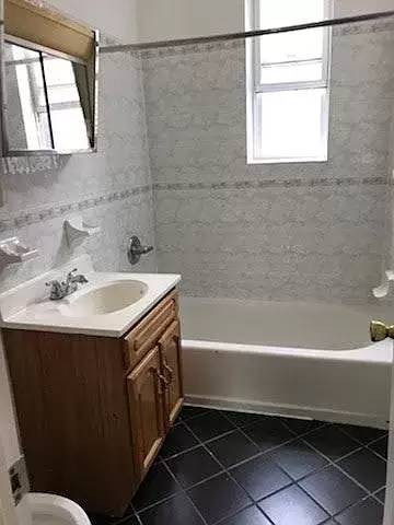 Main picture of 23 E 3rd St