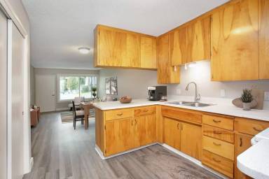 Main picture of 220 N College Ave