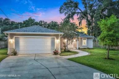 Main picture of 711 Warbler Rd