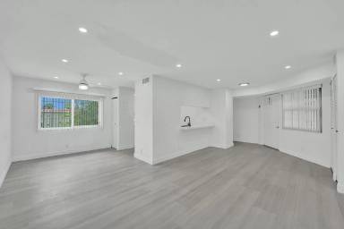 Main picture of 8734 SW 3rd St