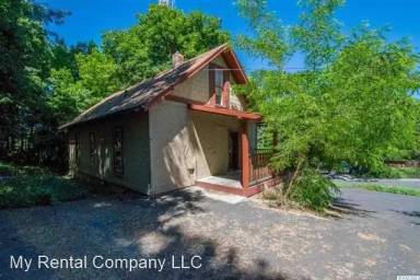 Main picture of 405 SE Spring St