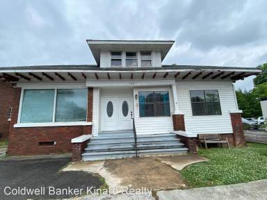 Main picture of 743 Broad St NW