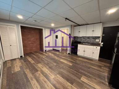 Main picture of 98 Main St