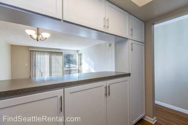 Main picture of 10540 Midvale Ave N