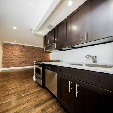 Main picture of 239 Elizabeth St