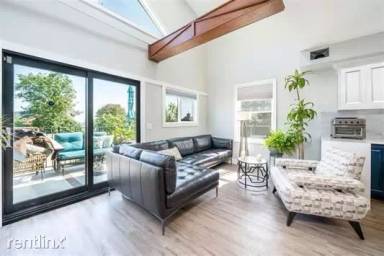 Main picture of 125 Hillcrest Pl