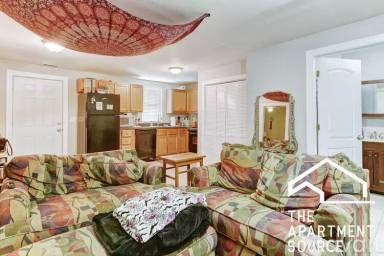 Main picture of 3800 W Diversey Ave